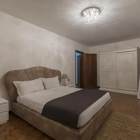 Benedetto Marcello דירה *